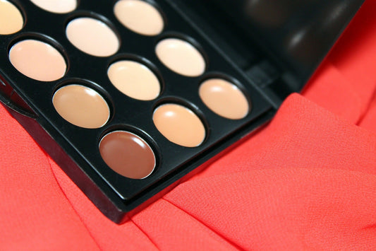 Step-by-step guide to applying concealer - Alayne Curtiss Bridal Beauty